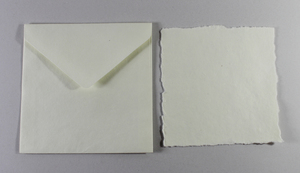Carte personnalisée de 250 g/m² à bords festonnés avec enveloppe assortie, papier recyclé fait main à partir de fibres de coton - Product Image 2