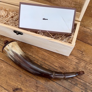 Correa de Cuero de Color Natural con Polvo de Cuerno de Búfalo Ecológico Hecho a Mano por ILAHI, Arte Rústico, Feng Shui, Coleccionable, Halloween - Product Image 1