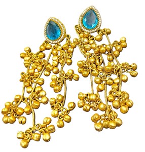 ต่างหูแบบกุงรูชุบทองแบบดั้งเดิมของชาวแคชเมียร์ ประดับด้วยหินสีน้ำเงิน ต่างหูแบบจุมก้าแบบหนัก ต่างหูแบบห้อย ขายส่งเครื่องประดับชาติพันธุ์แบบขายส่งจำนวนมาก - Product Image 1