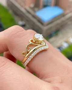 Ensemble de bagues de fiançailles et de mariage de luxe vintage en moissanite taille brillant avec couronne, en argent sterling 925 plaqué or jaune pour femme - Product Image 3