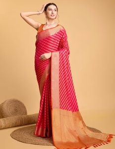 Sari Tradicional KV de Seda Litchi Kanjivaram Rosa con Diseño Pintado a Mano para Fiestas y Blusa sin Coser - Product Image 5