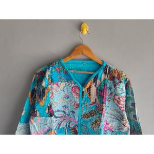 Veste réversible vintage en patchwork pour femme, cardigan en coton à fleurs, manteau d'hiver avec poches, cadeau pour elle - Product Image 4