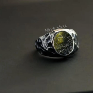 Anillo de Moldavita Genuina en Bruto |   Anillo de Hombre de Plata de Ley 925 |   Joyería de Cristal Certificada, Regalo Boho para Él - Product Image 1