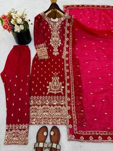 Nouvel ensemble Kurti et pantalon de créateur, broderie riche, idéal pour les tenues de soirée, conçu pour offrir des détails exquis et un charme accrocheur. - Product Image 4