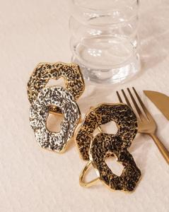 Anneaux de serviette en laiton creux 5 cm, accessoire de décoration de table élégant pour mariage - Product Image 1