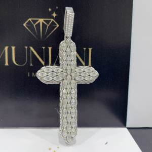 Colgantes de Plata de Ley 925 con Baño de Oro Personalizado, Diseño de Letra con Engaste de Garra, Diamantes VVS con Certificación IGI, Estilo Hip Hop - Product Image 4