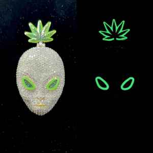 Colgante Hip Hop Personalizado de Lujo con Cara de Extraterrestre Iced Out, Moissanita Redonda VVS que Brilla en la Oscuridad, Acabado en Plata 925 con Baño de Rodio/Oro - Product Image 1