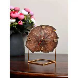 Horloge de table tendance en pierre d'agate bleue, chiffres romains dorés, aiguilles dorées, centre rouge, tranche naturelle unique, artistique, élégante et stylée - Product Image 5