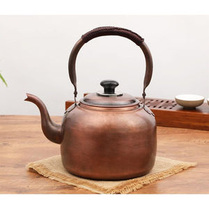 Tetera de cobre de cuerpo curvo con accesorios sencillos de latón y boca ancha, perfecta para casas de campo y minimalistas. - Product Image 6