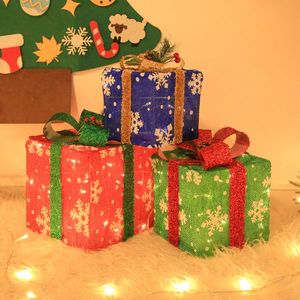 Set di 3 Luci Natalizie a Forma di Fiocco di Neve con 60 LED, a Batteria, in Tessuto Medio per Decorazione Giardino e Confezioni Regalo - Product Image 2