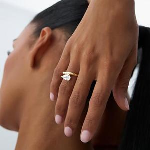 Anillo de compromiso Toi et Moi de oro amarillo con diamantes en forma de pera, elegante banda de aniversario, joyería nupcial moderna y minimalista, regalo. - Product Image 2