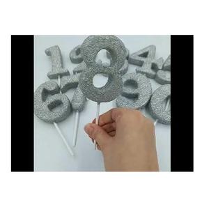 Elegante vela metálica dorada y color marfil con números del 0 al 9 para usar en pasteles de cumpleaños y pasteles de boda - Product Image 2