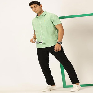 Chemise d'été à manches courtes décontractée à la mode pour hommes, fermeture à glissière ample personnalisée avec caractéristiques anti-rides et respirantes - Product Image 2