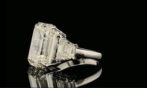 Anillo de Moissanita con Corte Esmeralda de 10 Quilates, Certificado IGI, Anillo de Compromiso con Aspecto de Diamante de Lujo - Product Image 2
