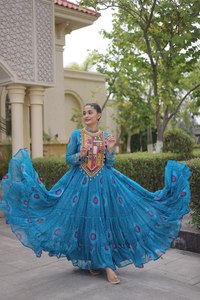 Vestido Maxi Étnico de Lujo en Faux Georgette con Estampado Bandhani, Artesanía Kutchi y Falda de 12 Metros para Exportación al por Mayor - Product Image 1