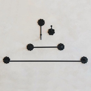 Ensemble de porte-serviettes en métal de qualité supérieure avec finition noir mat, double barres et crochets pour un rangement élégant de la salle de bain - Product Image 2