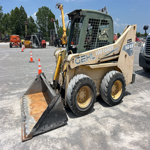 Cargadora Compacta 5640 con Cabina Cerrada, Máquina de Construcción de Alto Rendimiento - Product Image 1