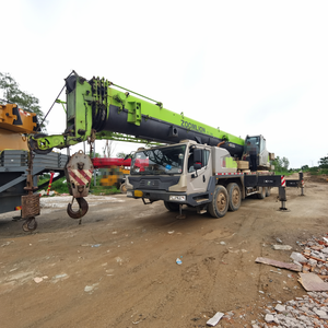 Grúa sobre Camión ZOOMLION ZTC800H5 Usada de 80 Toneladas, Año 2020, Equipo de Elevación para Mantenimiento de Puentes y Construcción de Fábricas - Product Image 1