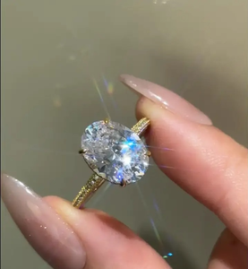 Bague de fiançailles classique en moissanite 925, taille ovale 4,25 carats (9*12mm), halo caché, en argent sterling plaqué or jaune, pierre blanche - Product Image 5