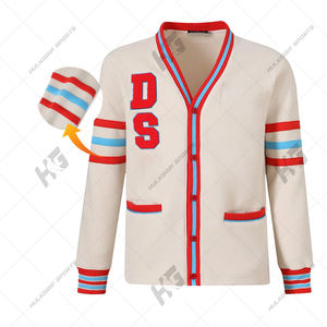 <span class=keywords><strong>Cardigan</strong></span> in Maglia Stile Varsity con Logo DS Personalizzato, Scollo a V, Colore Crema con Strisce Rosse e Blu e Patch in Ciniglia - Product Image 3