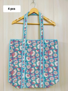 Sac fourre-tout matelassé en coton imprimé à la main, grand sac de week-end indien fait main, lavable - Product Image 4