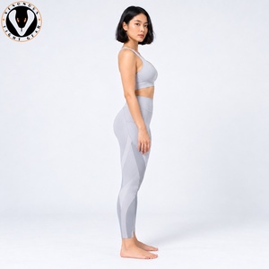 Ensemble de yoga élégant pour femmes, tissu léger, coupe moderne, idéal pour le yoga, le pilates, la course à pied, l'entraînement et les tenues décontractées actives - Product Image 4