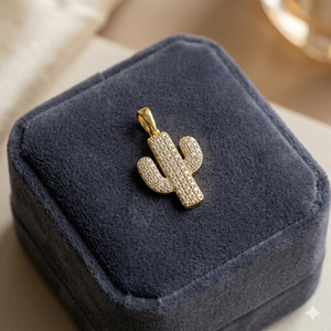 Pendentif Cactus Personnalisé en Or Jaune 10K, Pavé de Diamants de Laboratoire Ronds Brillants, Breloques Thème Végétal, Unisexe, Style Mignon pour Usage Quotidien - Product Image 3