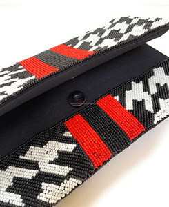 Pochette perlée pied-de-poule à rayures rouges faite à la main pour femmes sac de soirée Monochrome durable porte-monnaie cadeau avec un design saisissant - Product Image 2