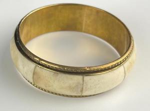 Juego de brazaletes bohemios de latón con incrustaciones de hueso, hechos a mano, pulseras llamativas - Product Image 4