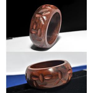 Brazalete Artesanal de Madera Sisso, Joyería Tropicalia Woodland, Acabado Hexagonal y Diseños Incrustados, Pulido Satinado, Joyería Artesanal - Product Image 5