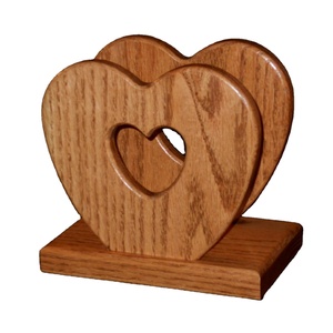 Élégant porte-serviettes en bois en forme de cœur fait à la main avec de la vaisselle durable tendance en bois pur au prix de grossiste - Product Image 1