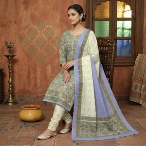 Traje Punjabi Blanco Profesional para Mujer |   Conjunto de Kurti y Pijama con Estampado Floral Indio y Borde Decorativo |   Vestido Sarong de Algodón Pro - Product Image 3