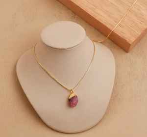 Collar con Colgante de Rubí Rosa Natural en Bruto, Cadena de Tungsteno, Joyería de Cristal Curativo para Fiestas - Product Image 2
