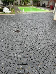 Adoquines de Piedra Arenisca Negra Natural Modernos con Superficie Cincelada de Piedra Natural, Tamaño Personalizado para Uso Exterior - Product Image 2