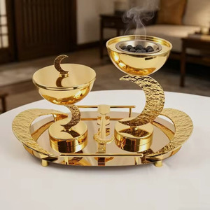 Ensemble de brûleurs d'encens en métal doré et argenté sur un plateau rond assorti avec des accents de lune croissante, parfait pour la décoration de la maison pendant le Ramadan - Product Image 3