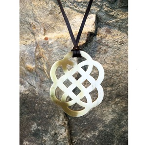 Pendentif en corne de buffle, accessoire de mode artisanal de qualité supérieure, bijoux en matériau naturel avec une finition moderne attrayante - Product Image 5