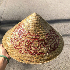 Sombreros de hojas personalizados a la venta, hechos a mano con hierba de sedge, sombrero cónico decorativo non la de Vietnam - Product Image 5