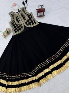 Choli noir et or avec veste réversible en faux gorgette – Inspiration moderne pour tenue de mariée et de mariage - Product Image 6