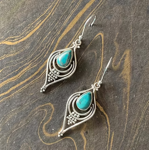 Boucles d'oreilles en argent sterling JAIPUR SILVER Turquoise (4,6 grammes) en forme de goutte d'eau pour toutes les occasions et cadeau idéal - Product Image 3