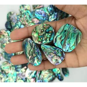 พลอยเปลือกหอยเป๋าฮื้อธรรมชาติ KHUSHI GEMS STONE รูปทรงผสม ขนาดประมาณ 20-30 มม. สำหรับการทำเครื่องประดับจากราชสถาน - Product Image 4