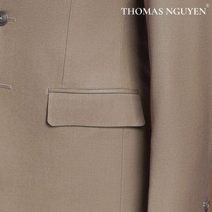 Traje de Tres Piezas para Hombre en Color Tabaco - Colección Color Natural |   Chaqueta, Pantalones y Chaleco - Product Image 5