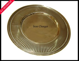 Assiette de service moderne en métal argenté texturé, bord martelé artisanal, élégante vaisselle pour événements et repas haut de gamme - Product Image 6