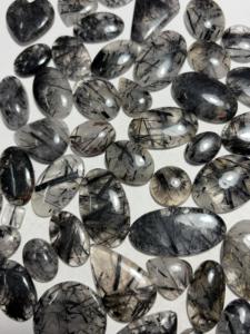 Pierres précieuses cabochons en rutile noir naturel en vrac pour la fabrication de bijoux chez BU GEMS - Product Image 2