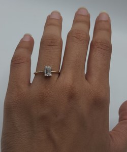 Anillo de Oro de 18K con Diamante Cultivado en Laboratorio de Corte Esmeralda de 1.04 CT para Mujer |   Anillo de Compromiso y Boda de Lujo |   Elegante Joyería Nupcial - Product Image 4