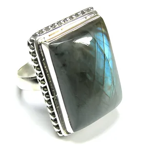 Anillo de Labradorita en Plata de Ley 925, Hecho a Mano, con Gema Rectangular, Estilo Vintage, con Destellos Azules - Product Image 1