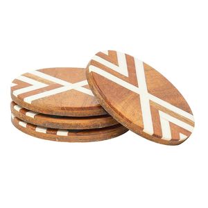 Ensemble de sous-verres carrés en noyer - Écologiques, durables et résistants à la chaleur, taille personnalisée en bois et résine - Product Image 3