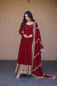 Salwar Kameez rouge élégant, long jusqu'au sol, avec broderie dorée, robe de mariage indienne traditionnelle pour femmes - Product Image 3
