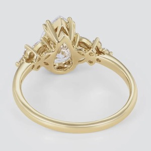 Bague solitaire en or jaune 14 carats avec diamant de laboratoire certifié IGI, 1,50 carat, clarté VS1, couleur F, taille poire, pour mariage - Product Image 2