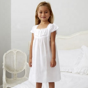 Bonito vestido blanco de manga corta para vestir, decoración con bonito encaje hecho a mano de tela de algodón suave 100% usable como vestido de noche - Product Image 1