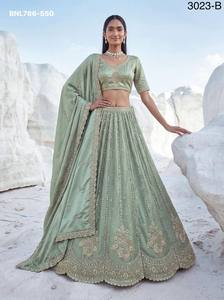 Magnifique Lehenga Cadbury Silk avec broderies et travail de sequins, motif rayé et Butta, bordure festonnée, coupe trapèze, mode féminine - Product Image 2